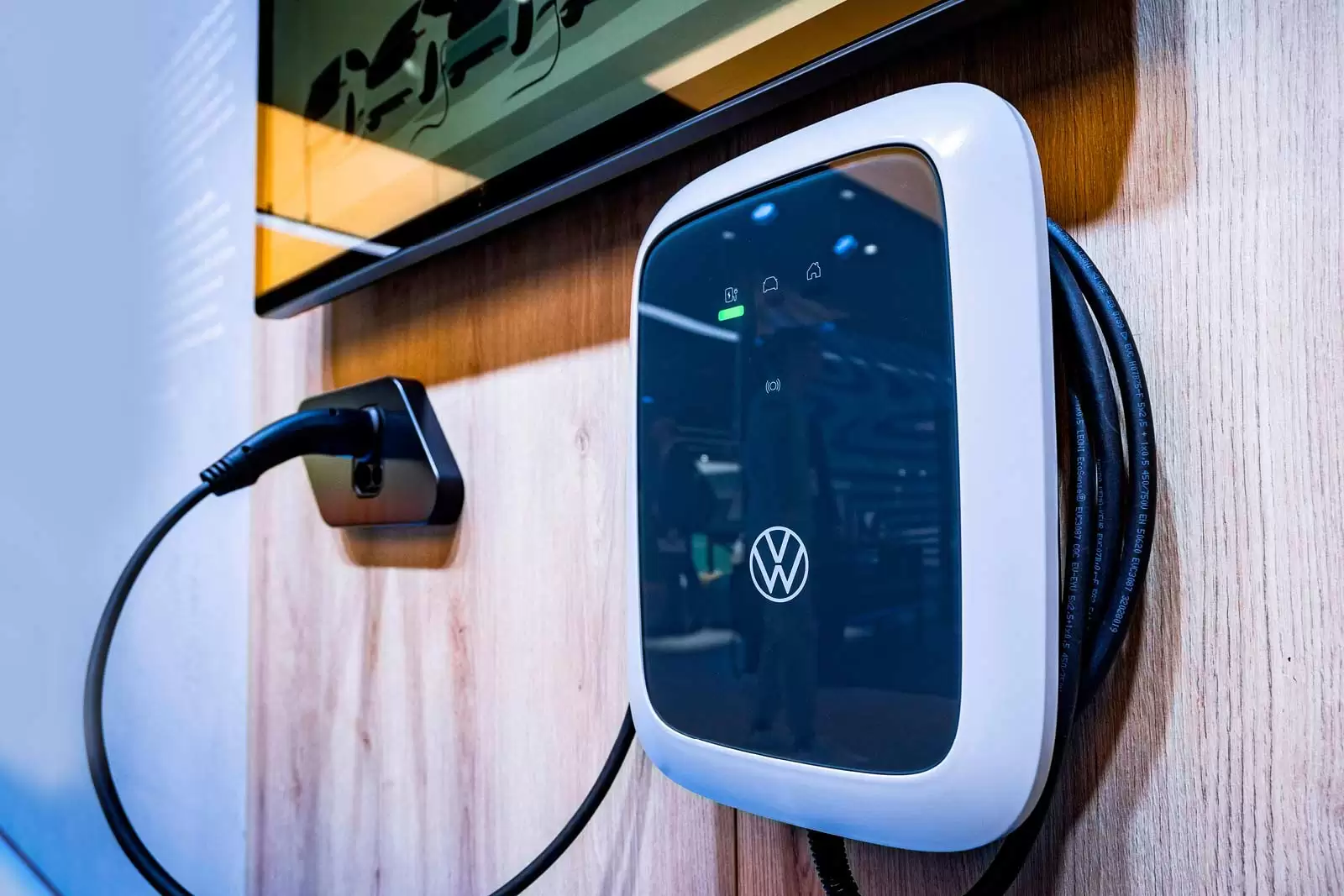 Stromanschlüsse bei E-Autos – braucht jede Wallbox Starkstrom